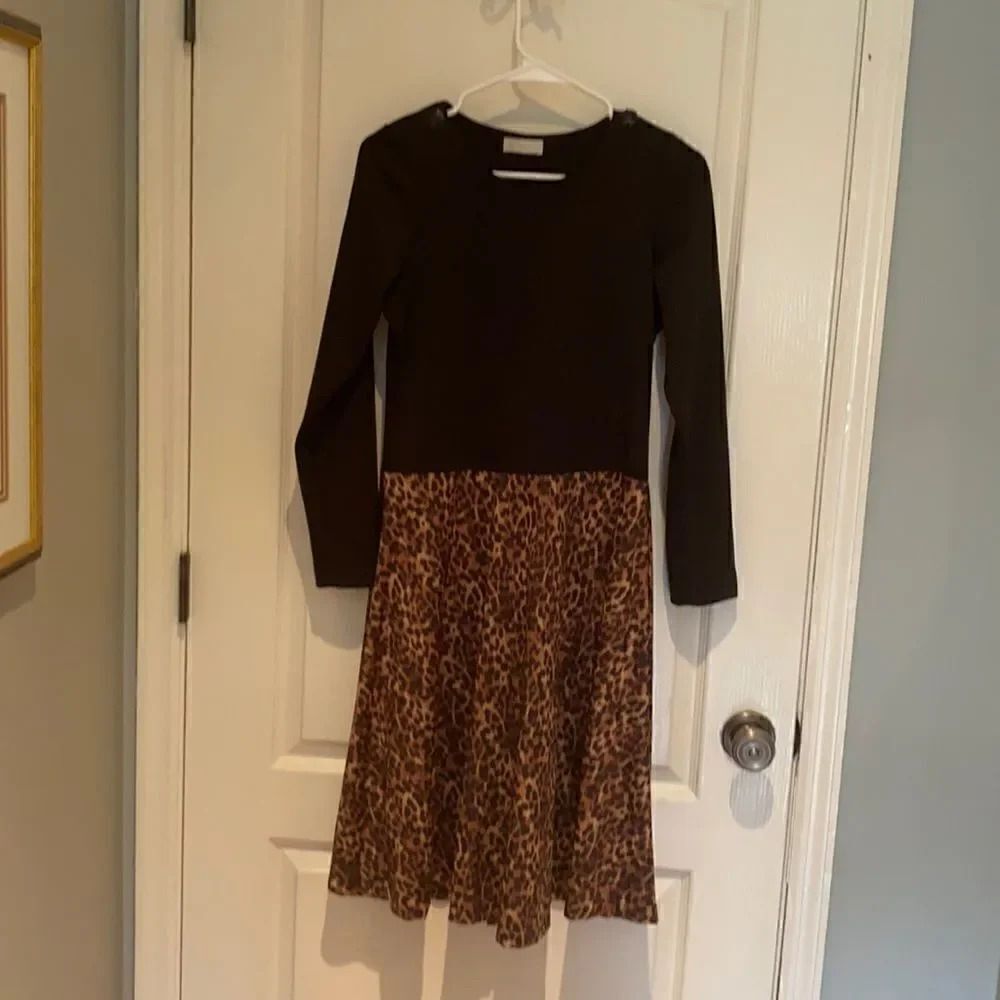 Ella’s adorable black and cheetah dress P